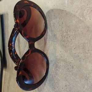 Sunglasses oversized